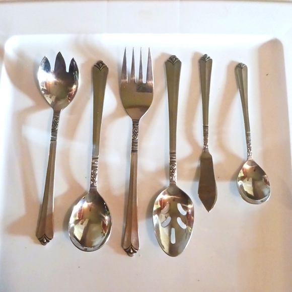 48 pieces of Vintage Oneida Orleans pattern silverware - Picture 15 of 16